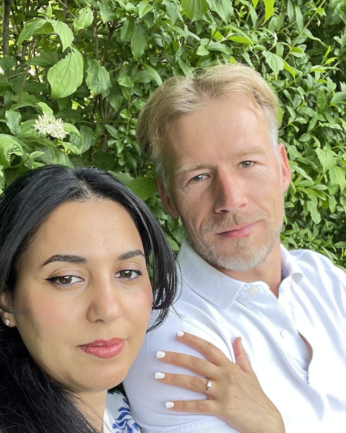 Timo und Mashail Hartmann im Garten in Rimsting